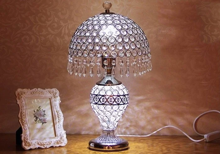 Đèn bàn phòng ngủ pha lê