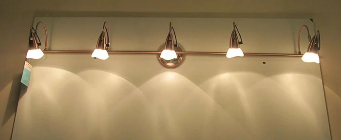 Đèn soi tranh giúp bức tranh nổi bật