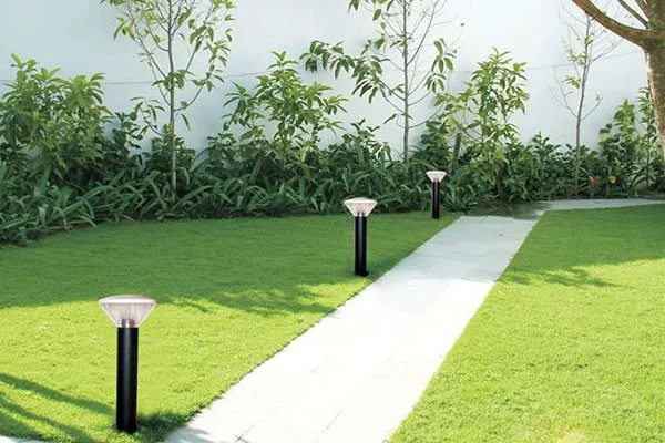 Đèn cây trang trí sân vườn thấp