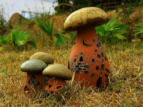 Đèn gốm sân vườn