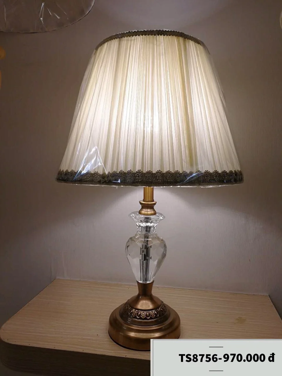 Đèn để bàn giá rẻ HTDB-8756
