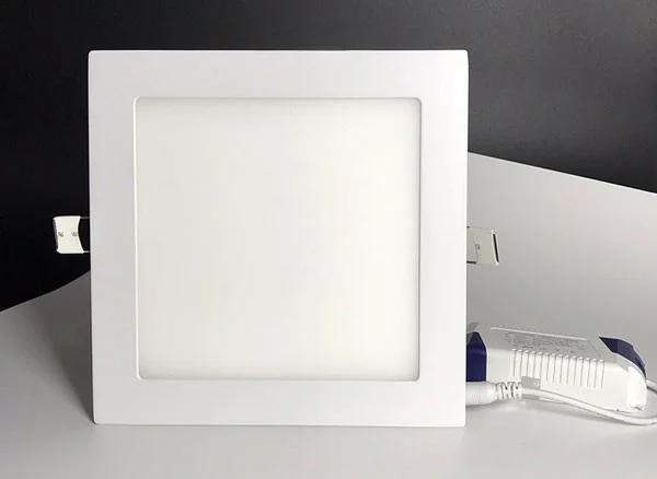 Đèn LED âm trần vuông 15w