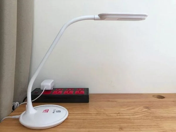 Đèn bàn học chống cận thị