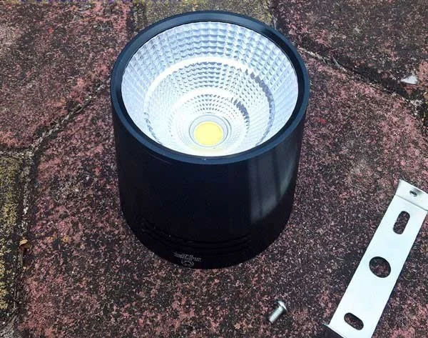 Đèn lon ống bơ nổi xoay