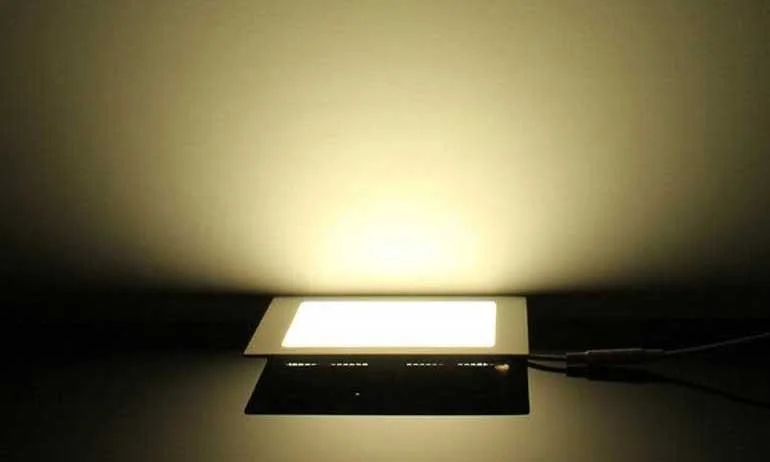 den-led-am-tran-loai-nao-tot-8