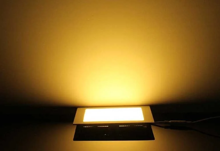 den-led-am-tran-loai-nao-tot-9