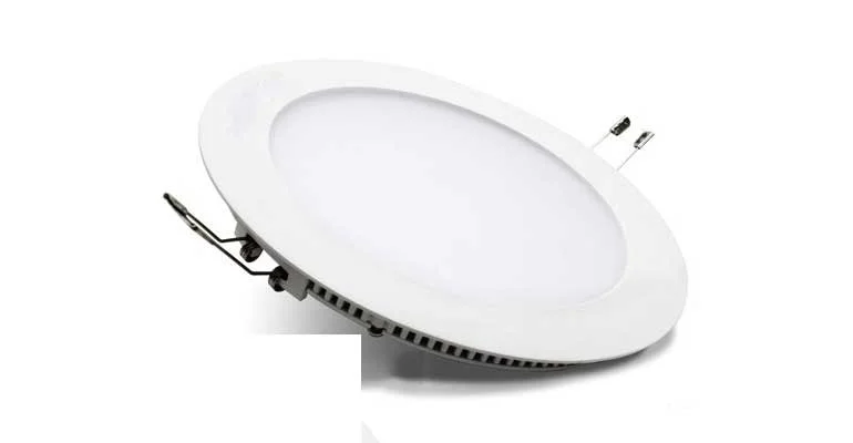 den-led-am-tran-loai-nao-tot-12