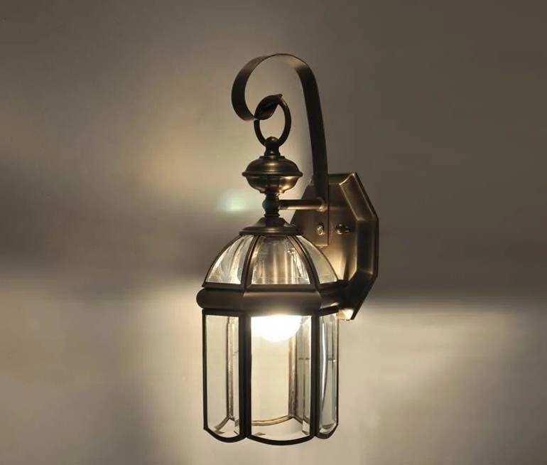 Đèn trang trí sân vườn bằng đồng kính HT-04