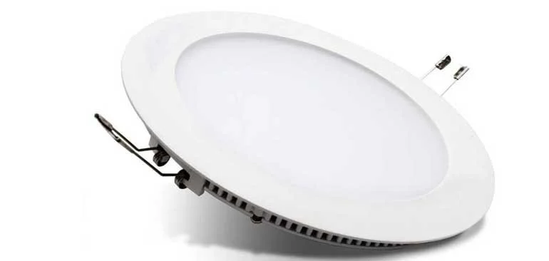 den-led-am-tran-loai-nao-tot-3