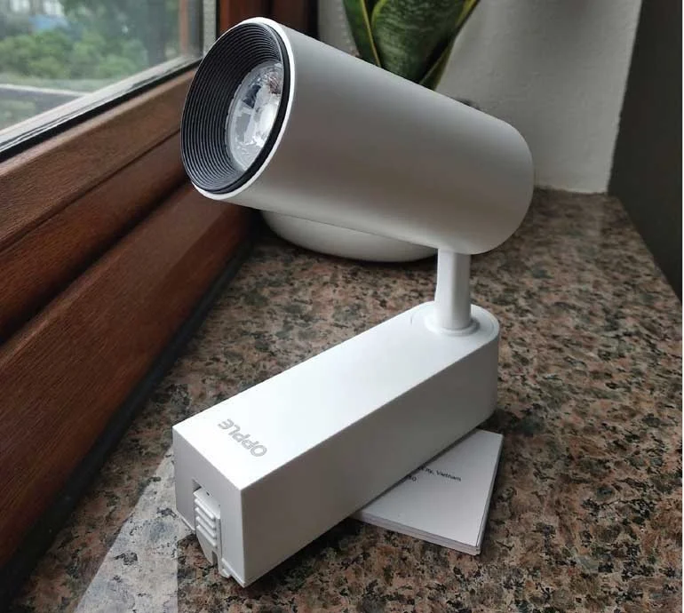 Đèn trang trí shop quần áo rọi Opple 7W SP19