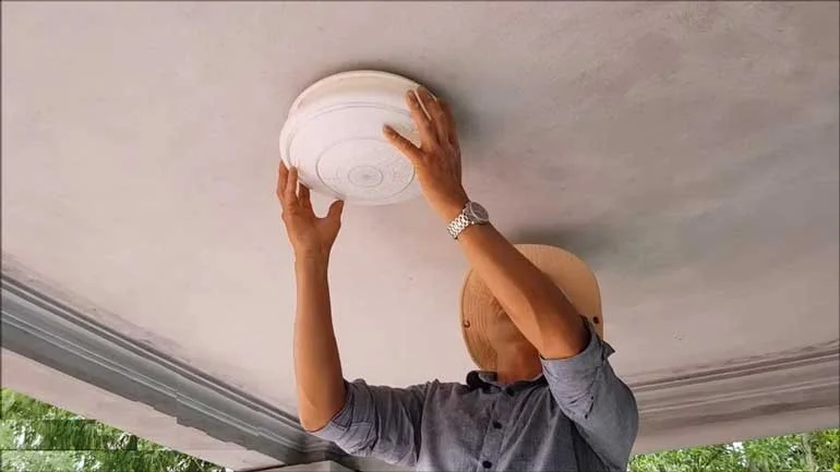 Cách thay bóng đèn led ốp trần