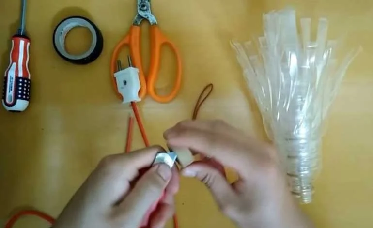 làm đèn bằng chai nhựa