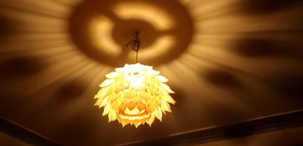 đèn gỗ thả trần hình hoa hồng nhung