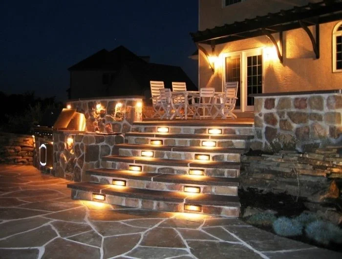 đèn led năng lương mặt trời trang trí cầu thang