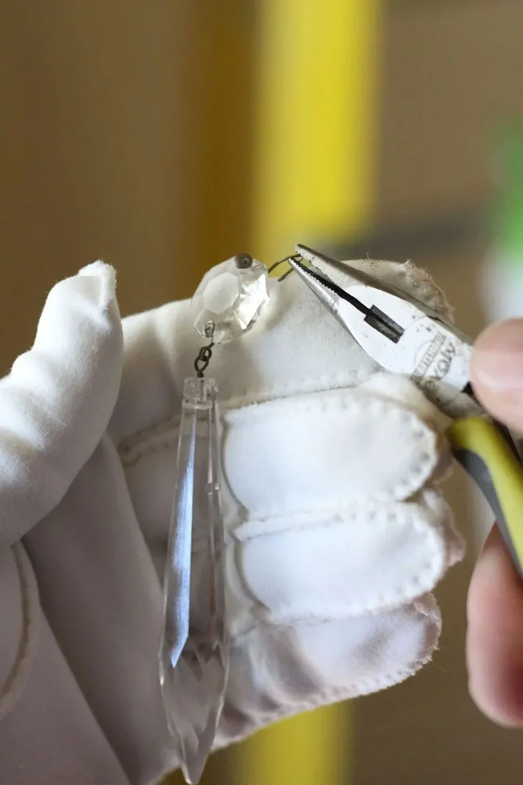 vệ sinh đèn chùm - 2