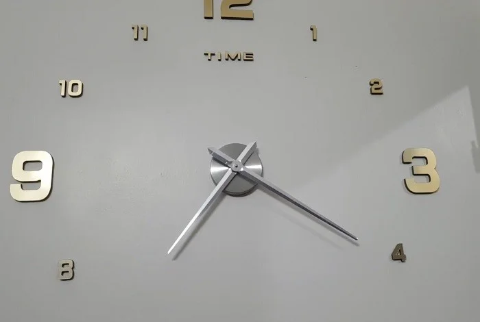 cách lắp đồng hồ dán tường