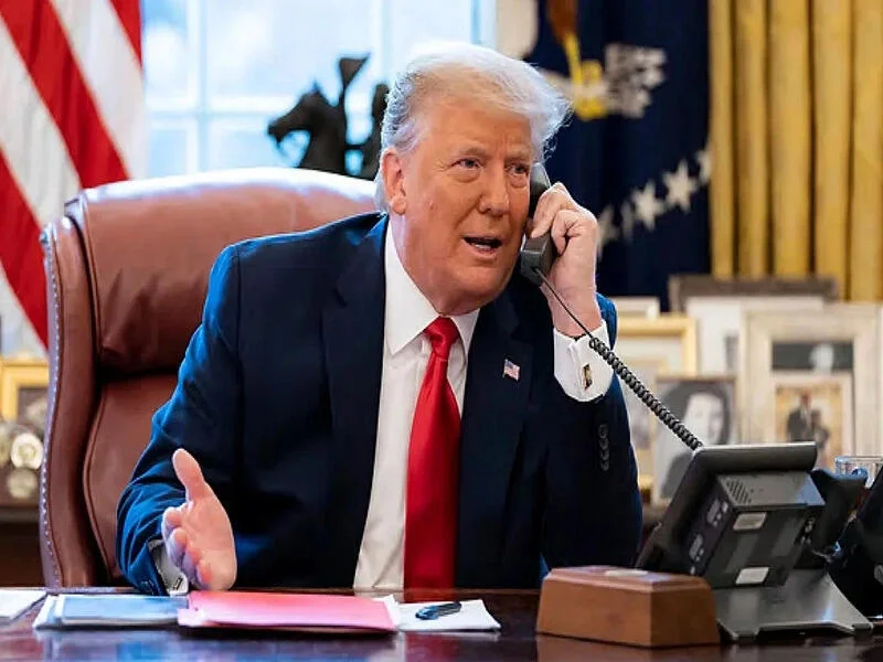 Ông Trump thổi bùng tranh cãi giá điện tăng vì năng lượng tái tạo