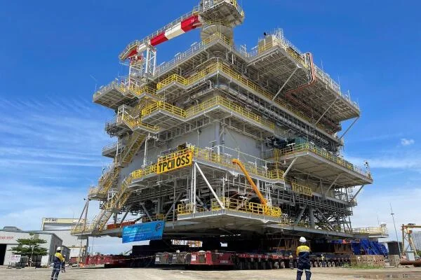 PPL vận chuyển và hạ thủy thành công trạm biến áp gần 4.000 tấn do Tổng thầu PV Shipyard chế tạo