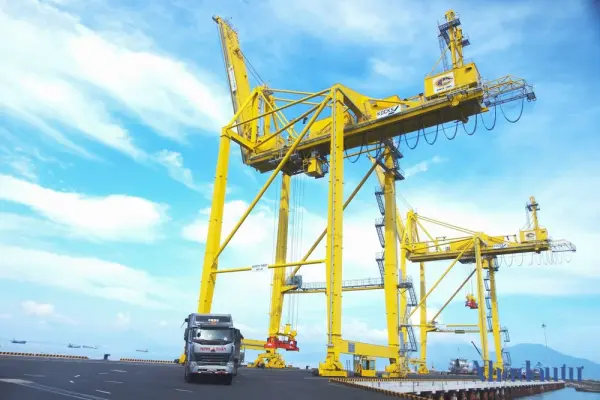 Ngành logistics cắt giảm lượng lớn nhân sự