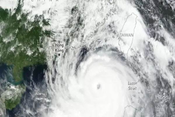 Bão Ragasa Gây Tắc Nghẽn Cảng Biển Viễn Đông, Giá Cước Á-Âu Tiếp Tục Lao Dốc