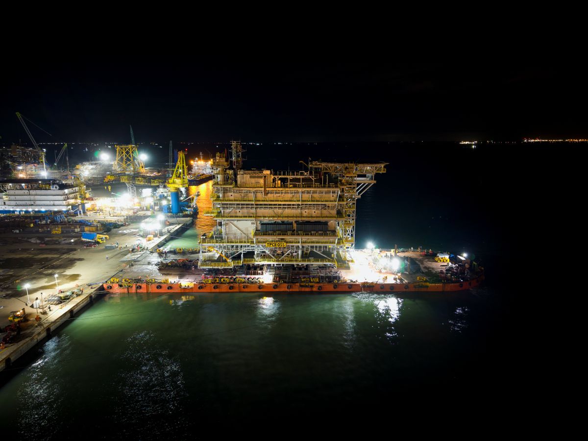 PPL successfully performs site-move and load-out of record-breaking 4,000-ton offshore substation topside fabricated by PV Shipyard