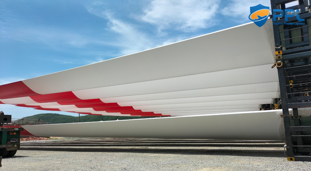 ha-hang-sieu-truong-canh-turbine-dien-gio-xuong-bai-cang