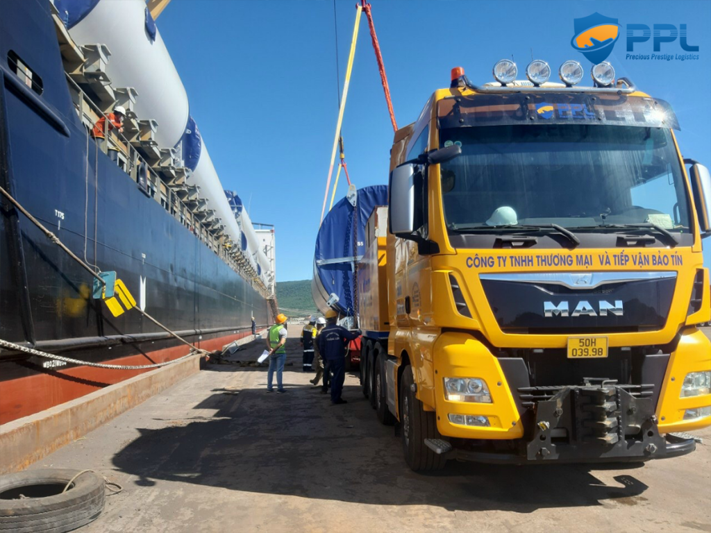 Ha-ong-tua-bin-dien-gio-sieu-truong-sieu-trong-tu-tau-xuong-bai-cang-1024x768