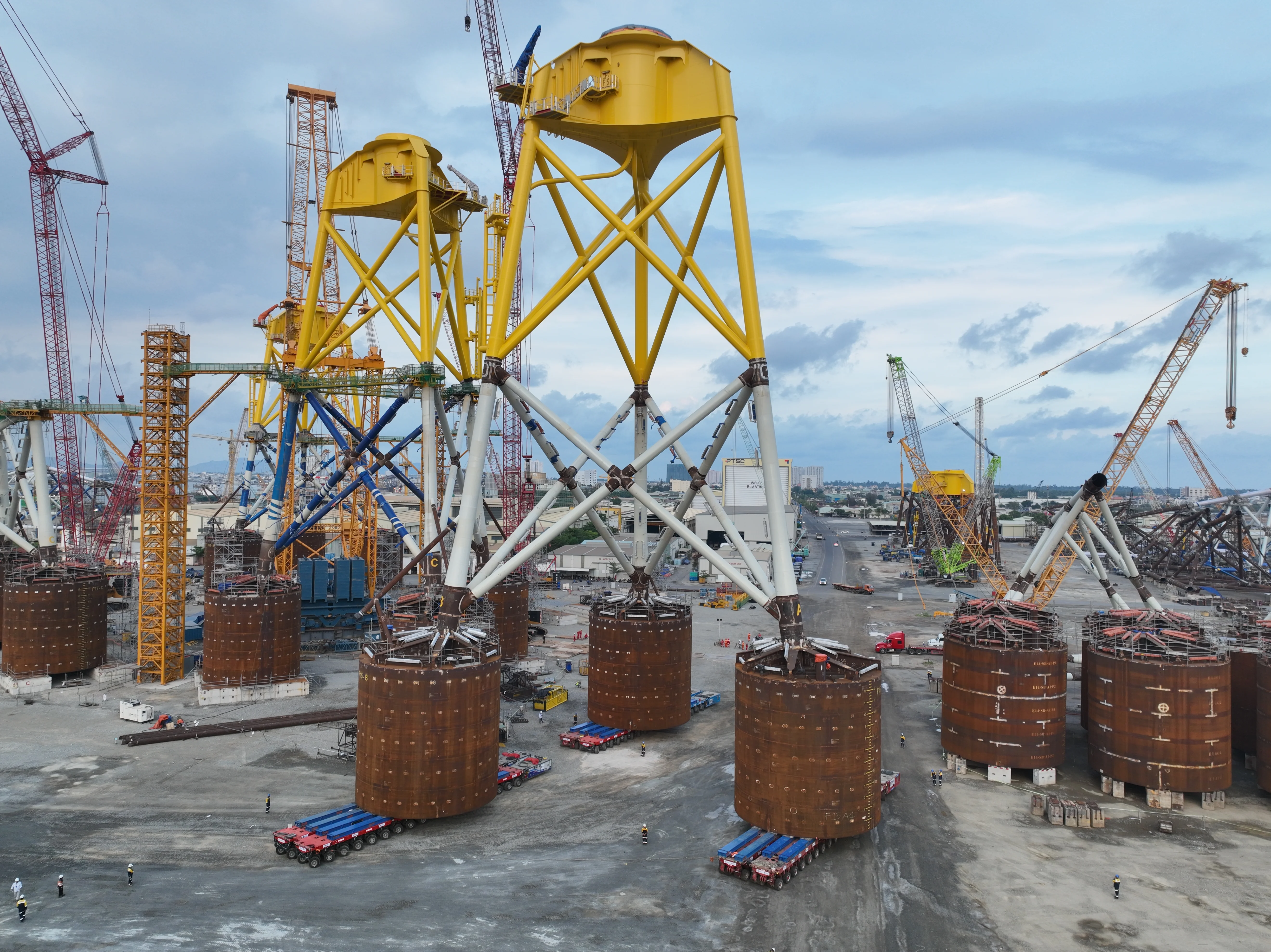 Transporting oversized and overweight objects