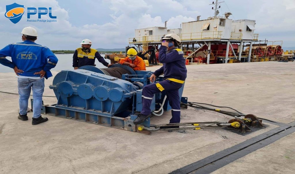 su-dung-cac-he-thong-toi-thuy-luc-va-toi-dien-de-nham-muc-dich-la-mooring-sa-lan-voi-cau-cang