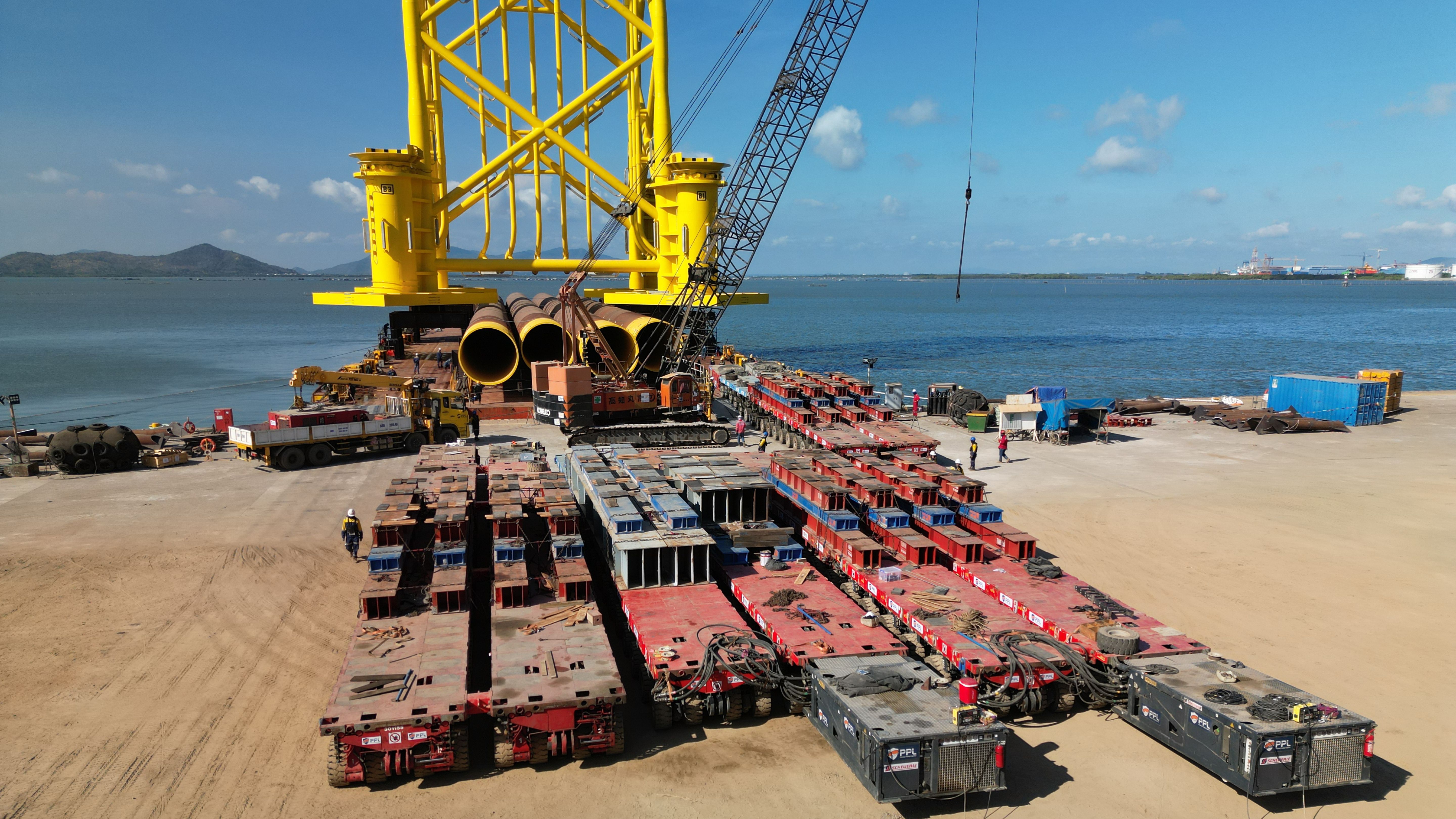Heavy Equipment Launching & Handling (Load-in / Load-out)