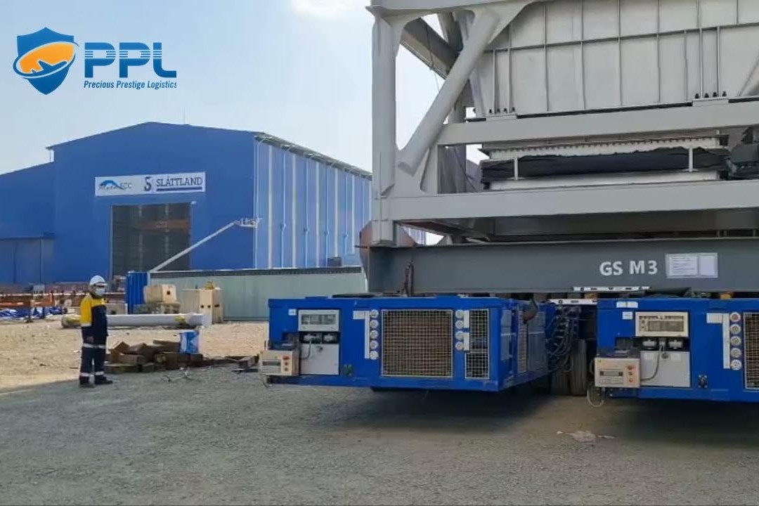 Sử dụng thiết bị chuyên dụng SPMT sitemove 4 module