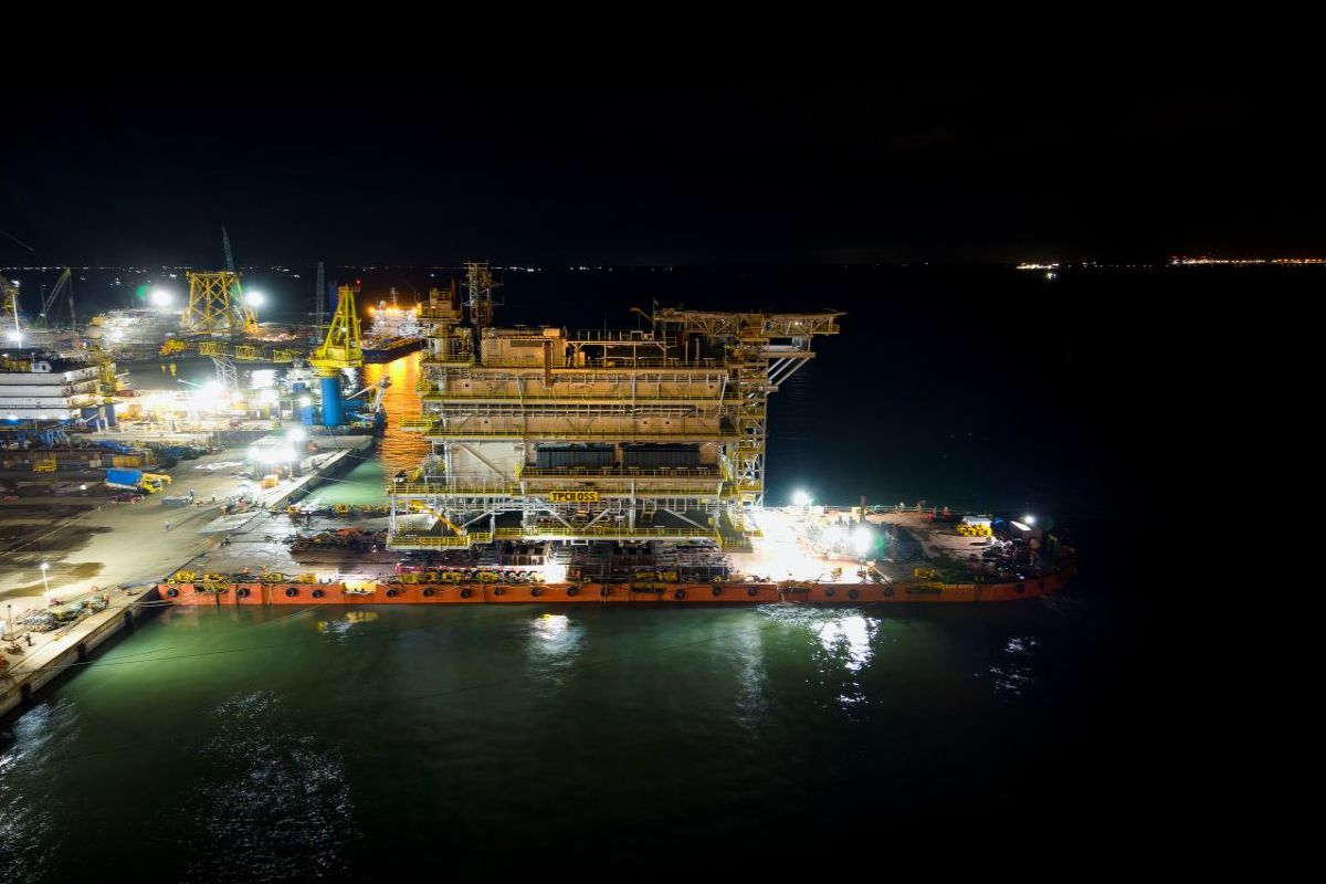PPL successfully performs site-move and load-out of record-breaking 4,000-ton offshore substation topside fabricated by PV Shipyard