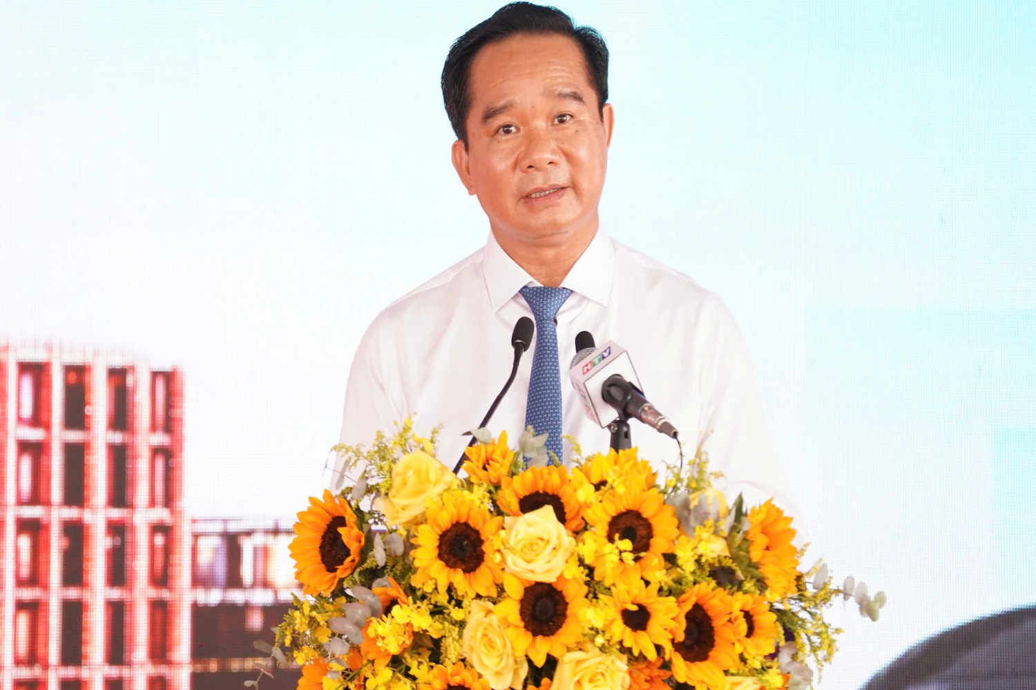 Kỷ niệm 51 năm Ngày thống nhất đất nước: TP.HCM khởi công các siêu dự án trọng điểm
