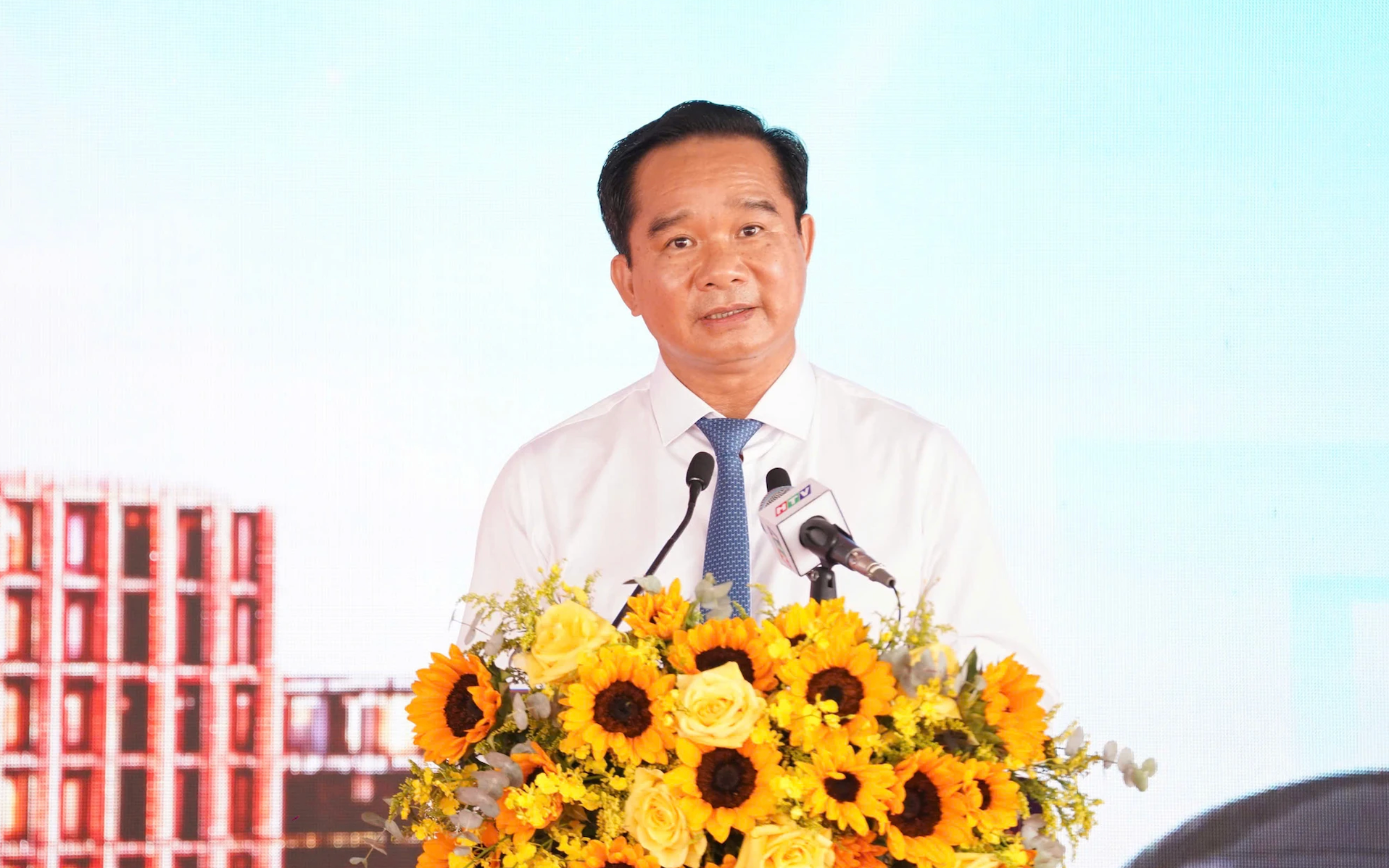 Kỷ niệm 51 năm Ngày thống nhất đất nước: TP.HCM khởi công các siêu dự án trọng điểm