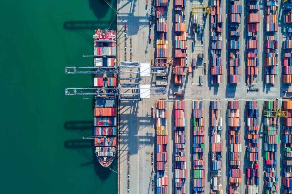 Cước container tăng mạnh khi hãng tàu siết công suất