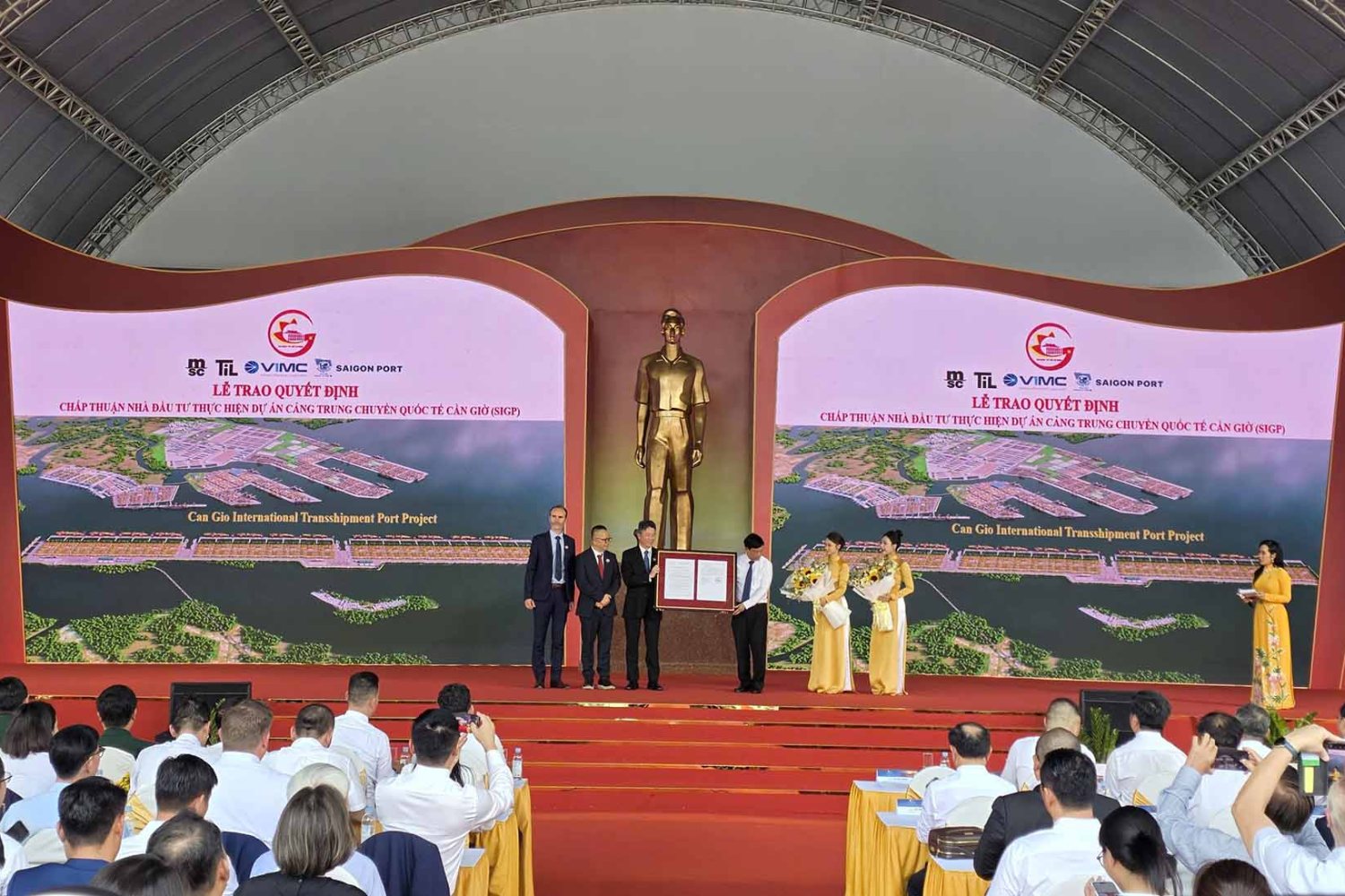 TP.HCM trao quyết định chấp thuận nhà đầu tư thực hiện siêu cảng quốc tế Cần Giờ