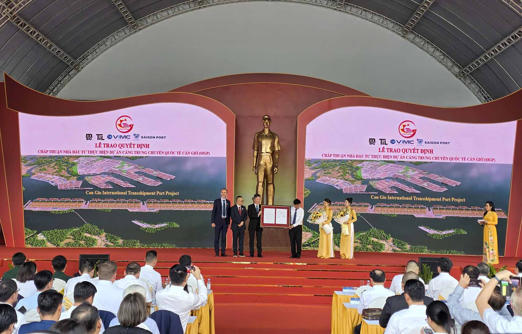 TP.HCM trao quyết định chấp thuận nhà đầu tư thực hiện siêu cảng quốc tế Cần Giờ