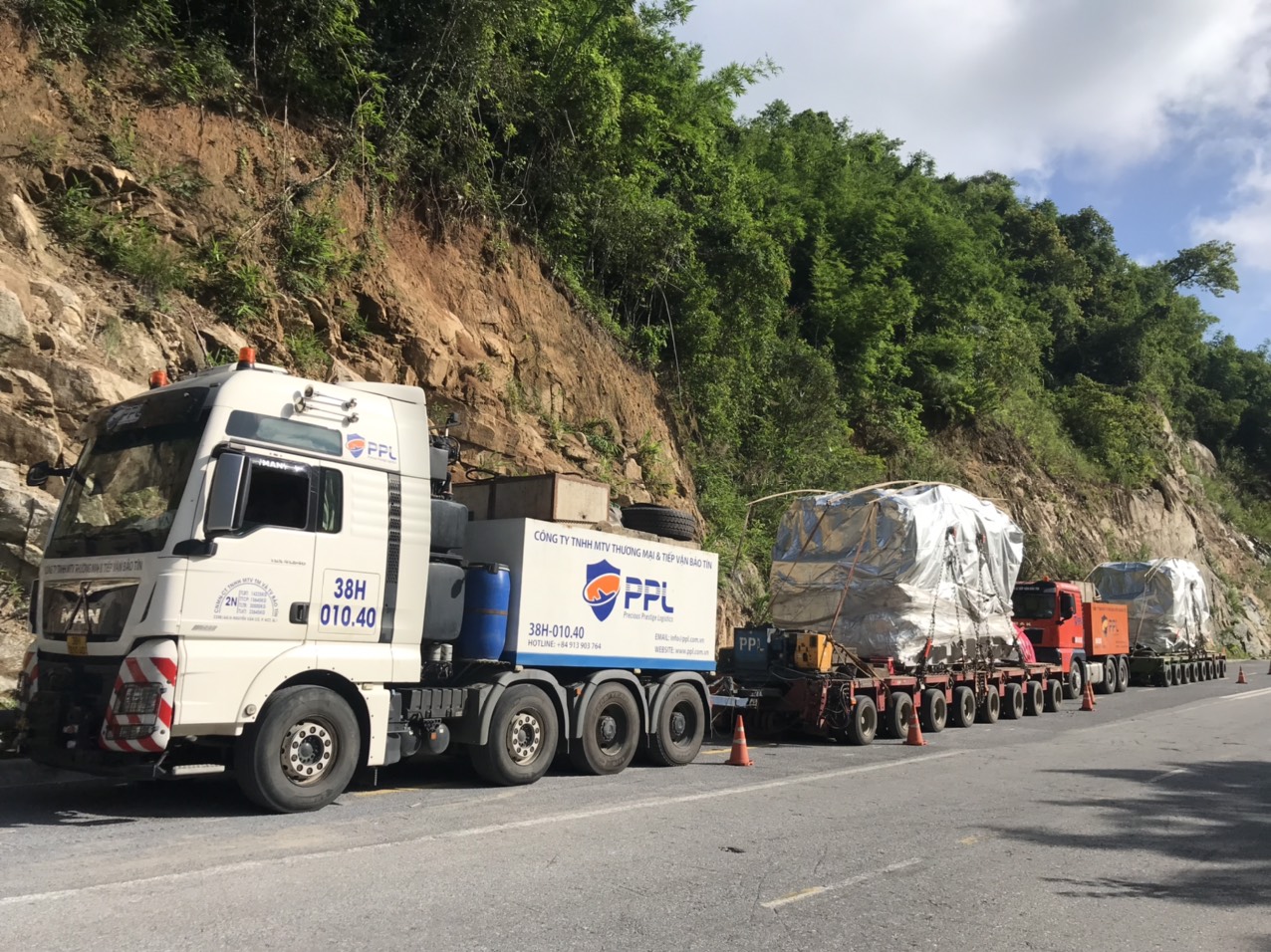 vận chuyển hàng quá tải quá khổ