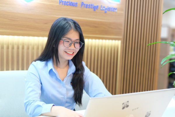 nhan-vien-cs-tieng-trung