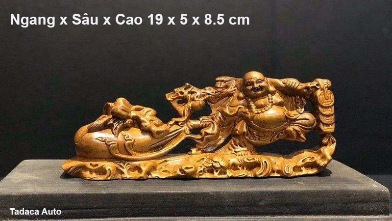 Tượng Di Lặc Kéo Vàng Gỗ Bách Xanh Để Taplo Xe Hơi