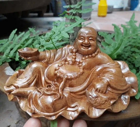 Tượng Phật Di Lặc Ngồi Lá Sen Gỗ Bách Xanh