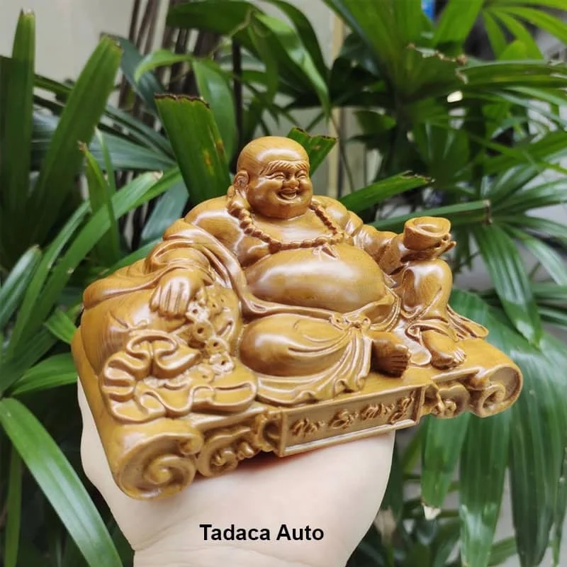 Tượng Di Lặc Bằng Gỗ Bách Xanh Để Taplo Xe Hơi