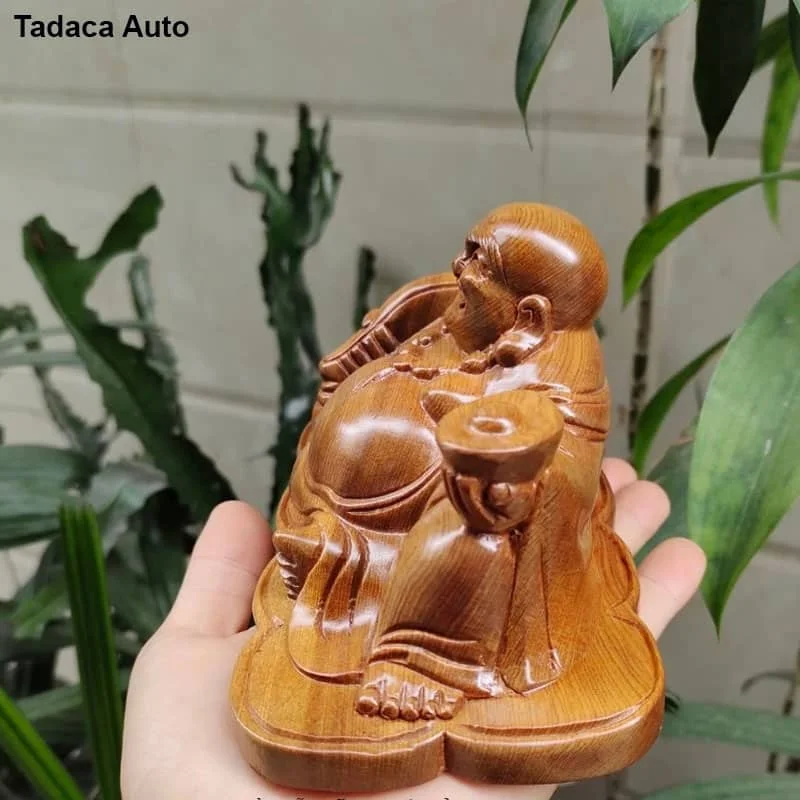 Tượng Di Lạc Ngồi Xoài Gỗ Bách Thơm Để Taplo Xe Hơi
