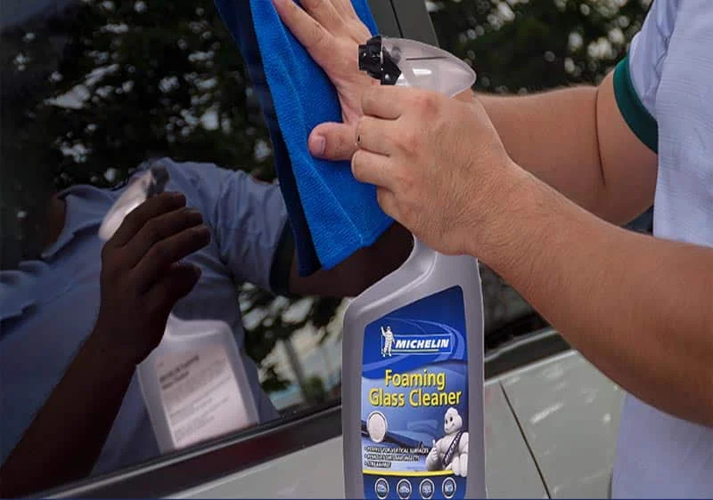 Dung Dịch Vệ Sinh Kính Ô Tô Michelin 31395