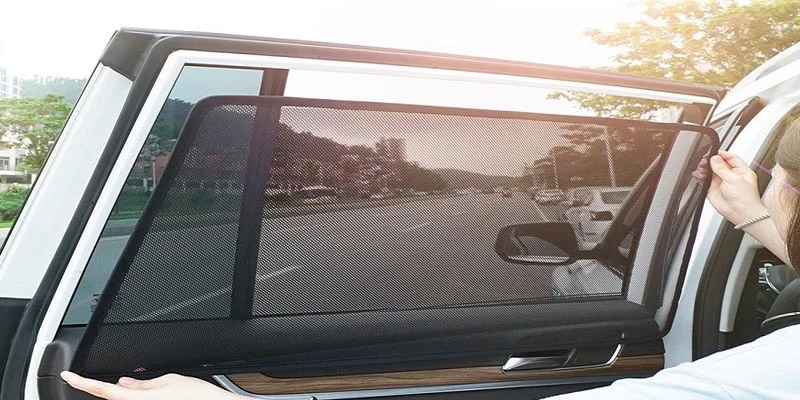 Có Nên Lắp Rèm Nam Châm Ô Tô Không ?
