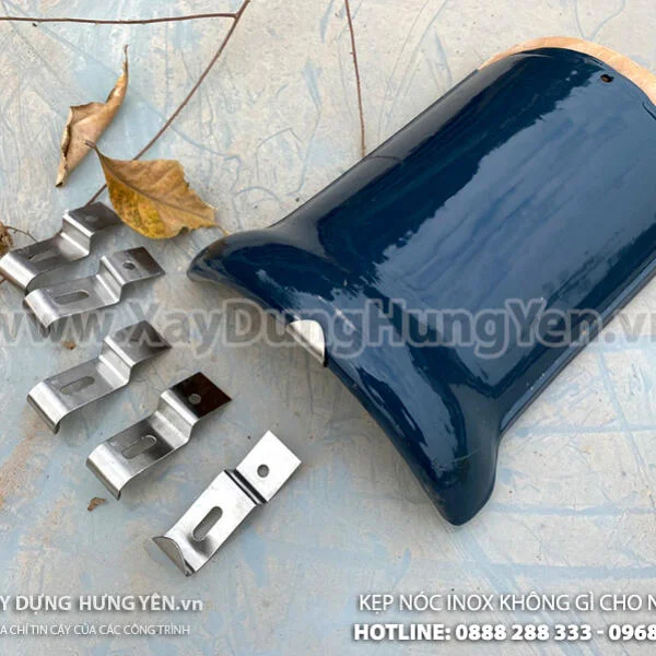 Kẹp ngói nóc inox