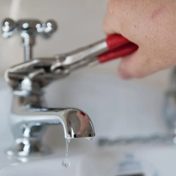 Van nước bị rò rỉ nước