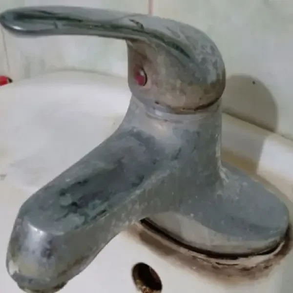 Vòi nước bị gỉ