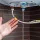 Van xả bình nóng lạnh bị rò nước