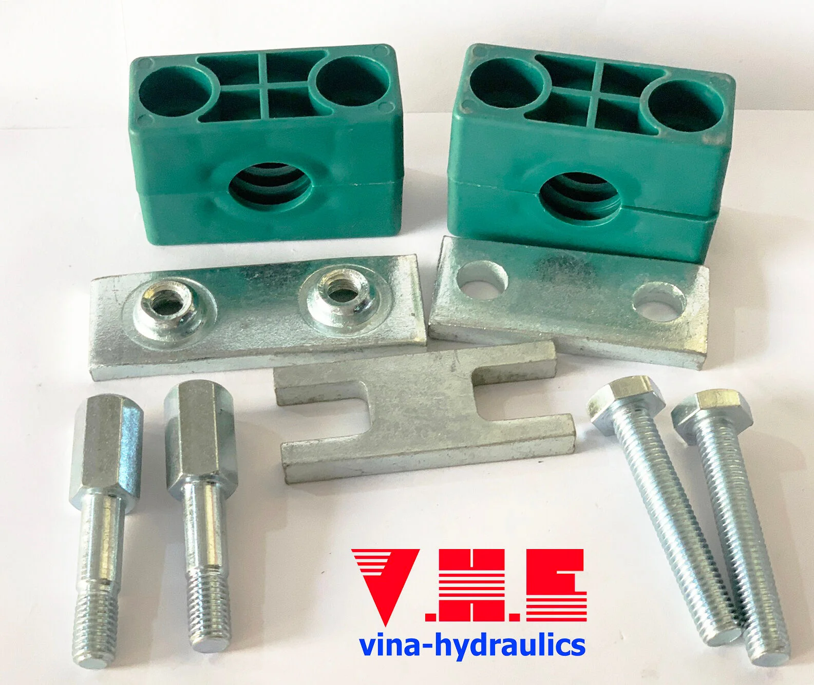 Kẹp ống có nhiều kích cỡ và kiểu dáng